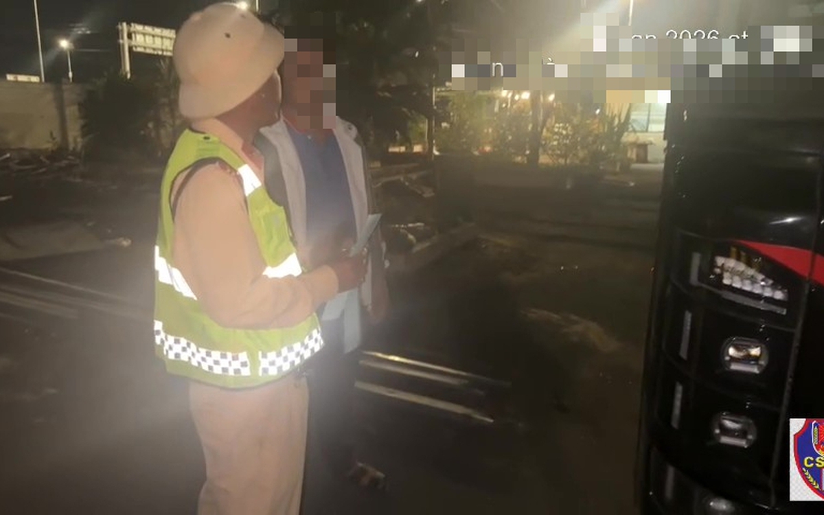 Tài xế và chủ xe khách chạy trên cao tốc vi phạm bị phạt hơn 100 triệu đồng