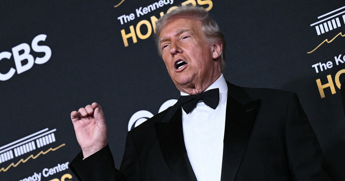 Tổng thống Trump khoe sẽ lắp tay vịn ghế bằng đá cẩm thạch tại nhà hát Kennedy?