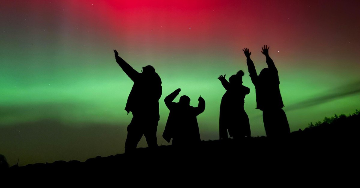 Cực quang 'lạc' sang châu Âu, bầu trời rực sáng giữa mùa đông