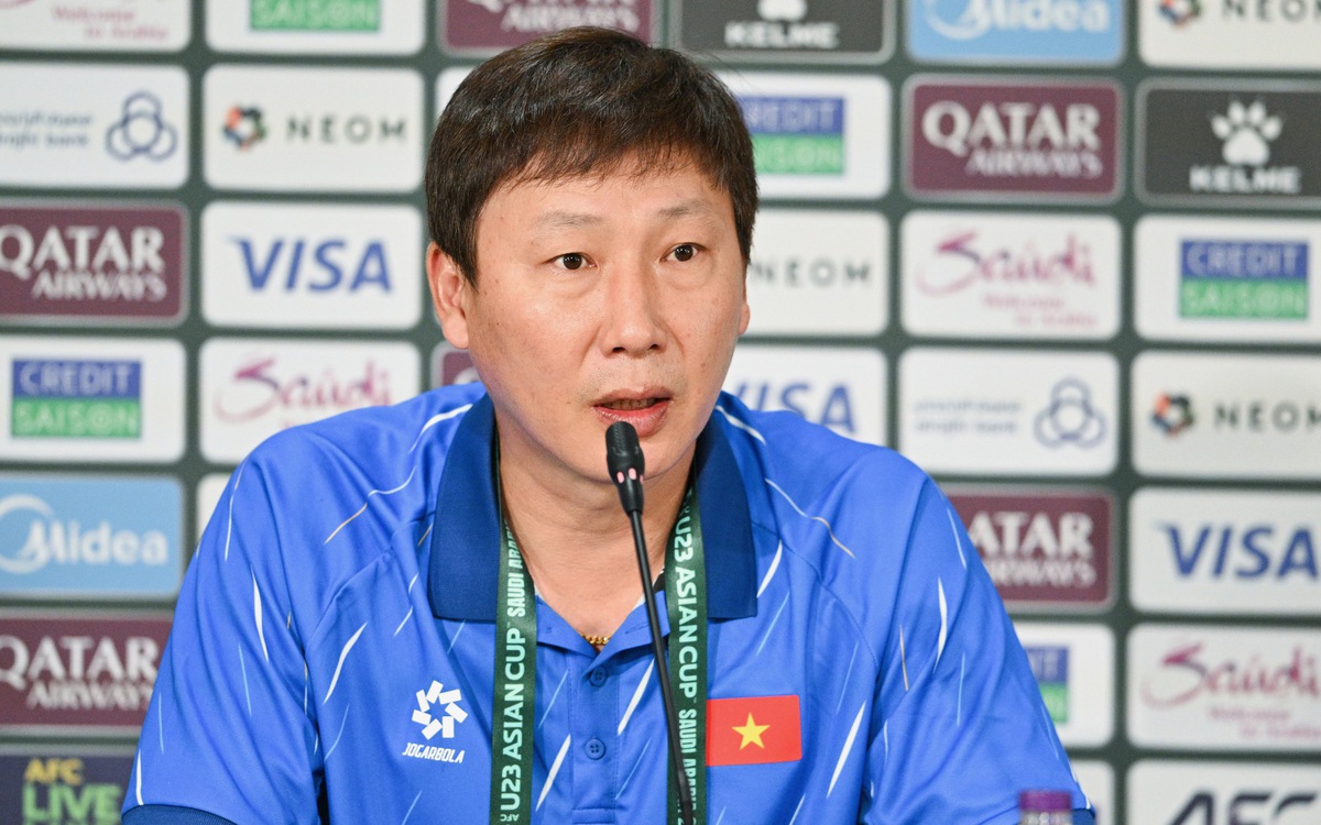 HLV Kim Sang Sik nhận trách nhiệm, xin lỗi vì để thua U23 Trung Quốc