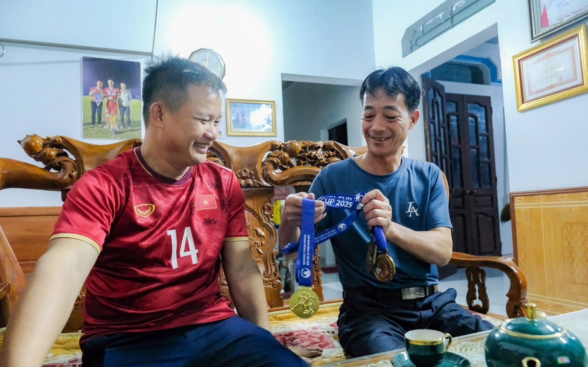 Gia đình Xuân Bắc dọn cỗ chờ 'đại chiến' U23 Việt Nam - U23 Trung Quốc