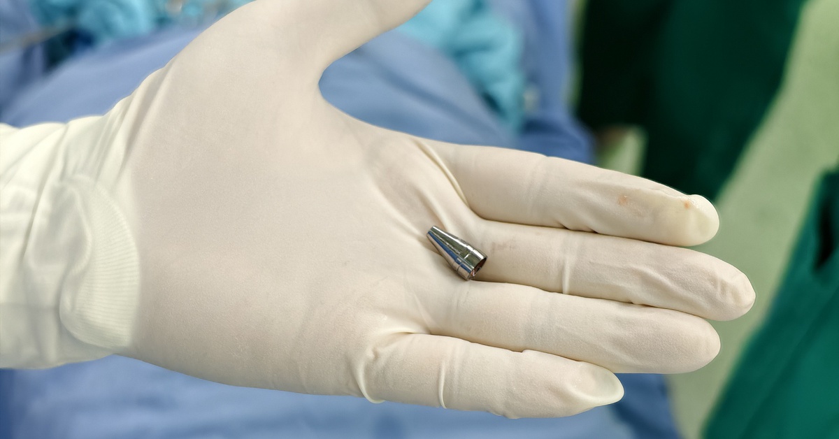 Trẻ dễ bị hóc đầu ngòi bút, nhận biết và xử trí ra sao?