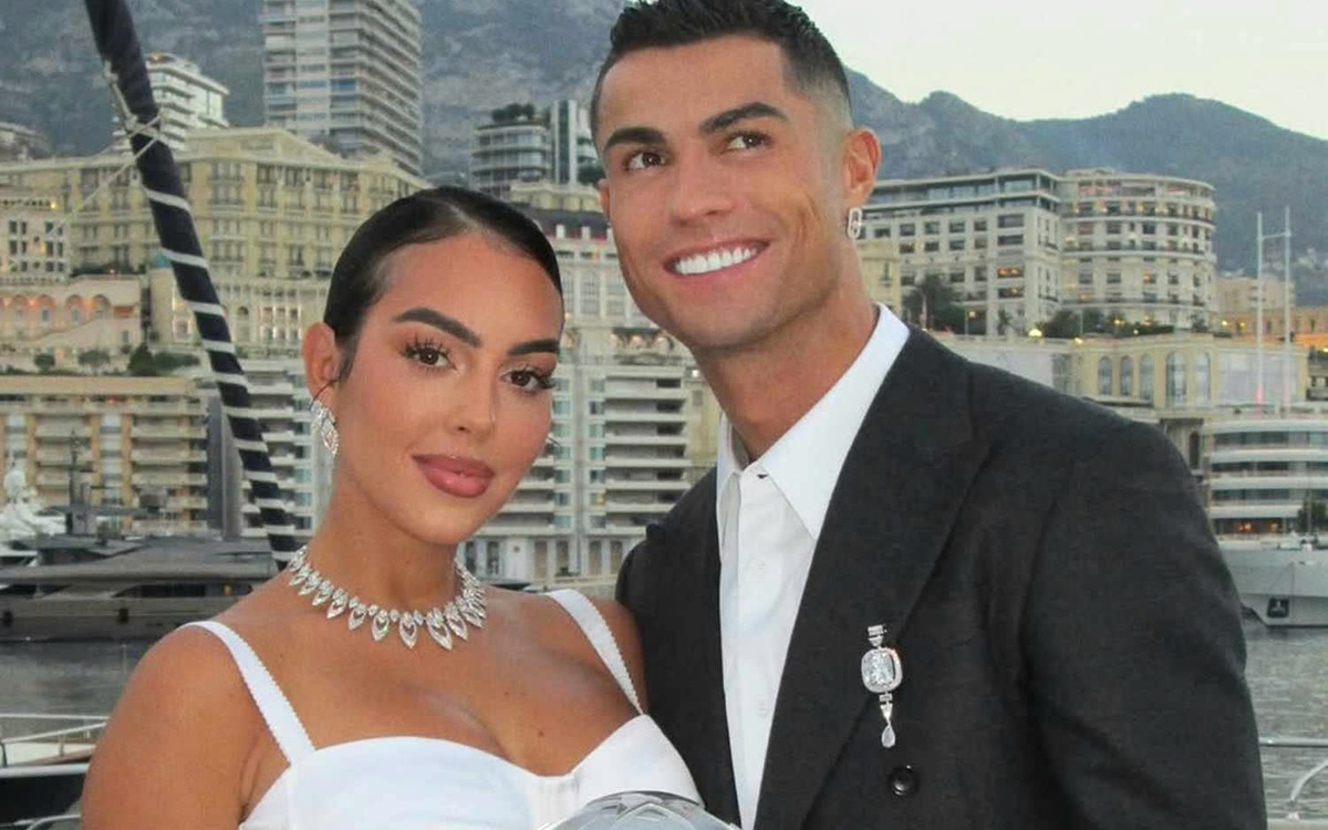 Vị hôn thê của Ronaldo và bộ sưu tập đồng hồ xa xỉ hàng triệu USD
