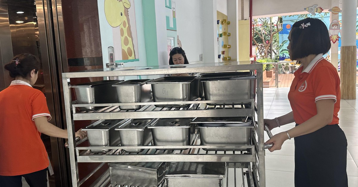 Giám sát chặt nguồn gốc, an toàn thực phẩm bữa ăn học đường