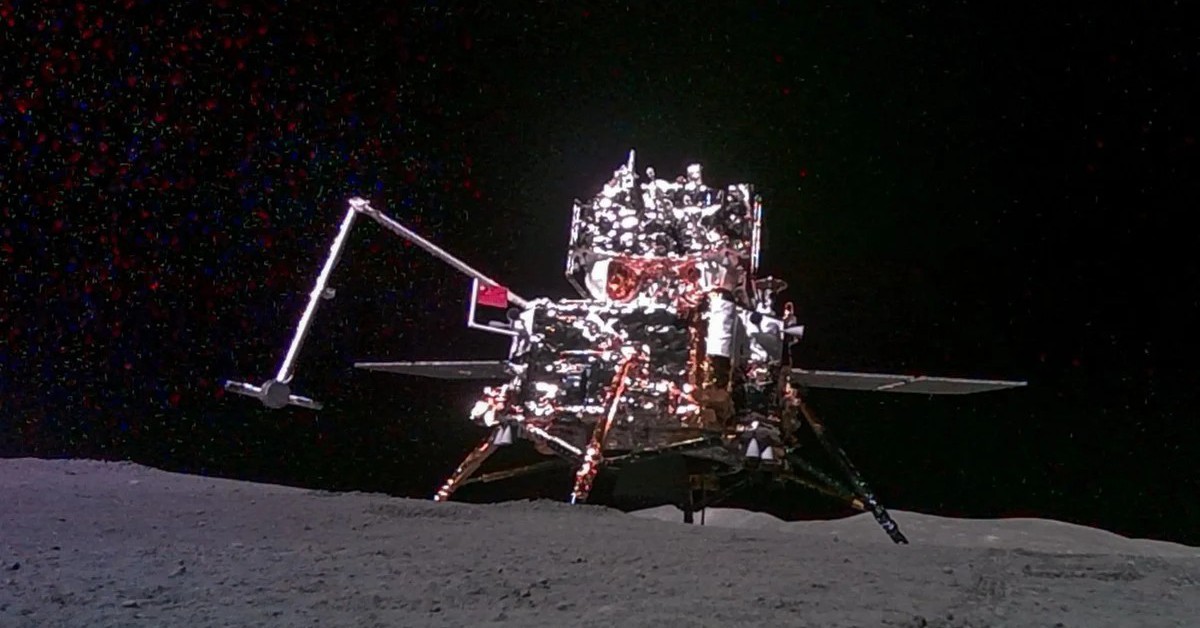 Phát hiện vật liệu chưa từng thấy trong tự nhiên từ vùng tối của Mặt trăng