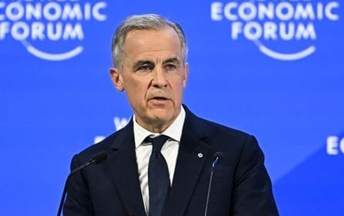 Greenland phủ bóng Davos