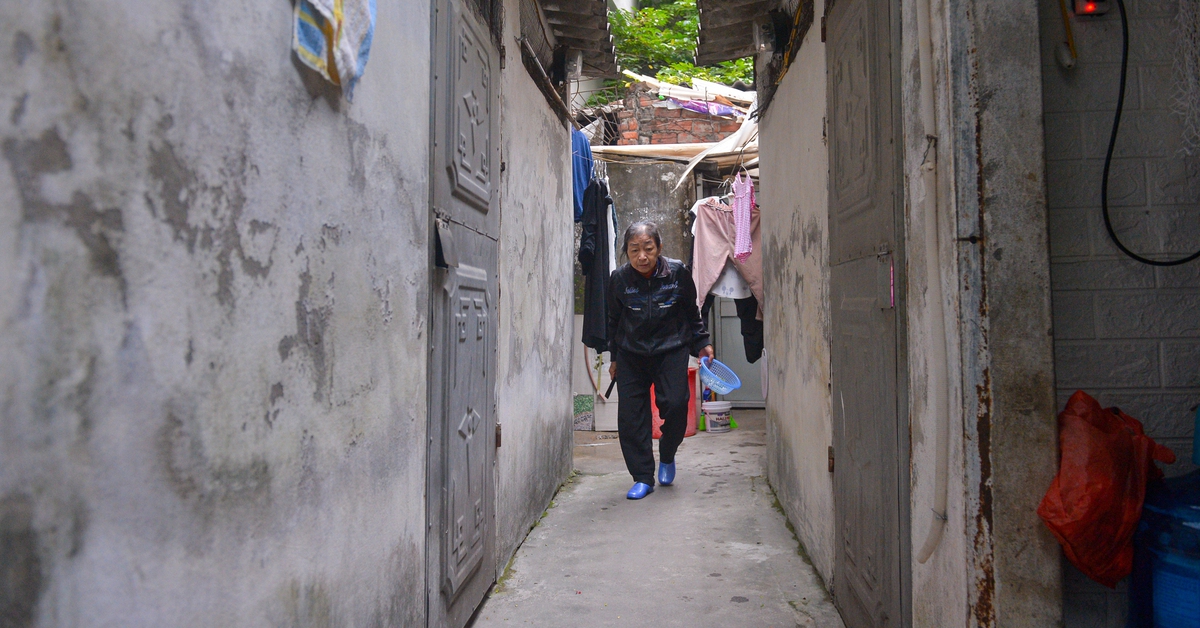 Gồng mình qua mùa rét ở 'xóm chạy thận' Hà Nội