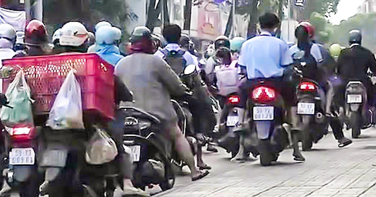 Tra cứu 138 xe máy vi phạm chạy trên vỉa hè đường Quang Trung thuộc phường Gò Vấp, An Hội Tây