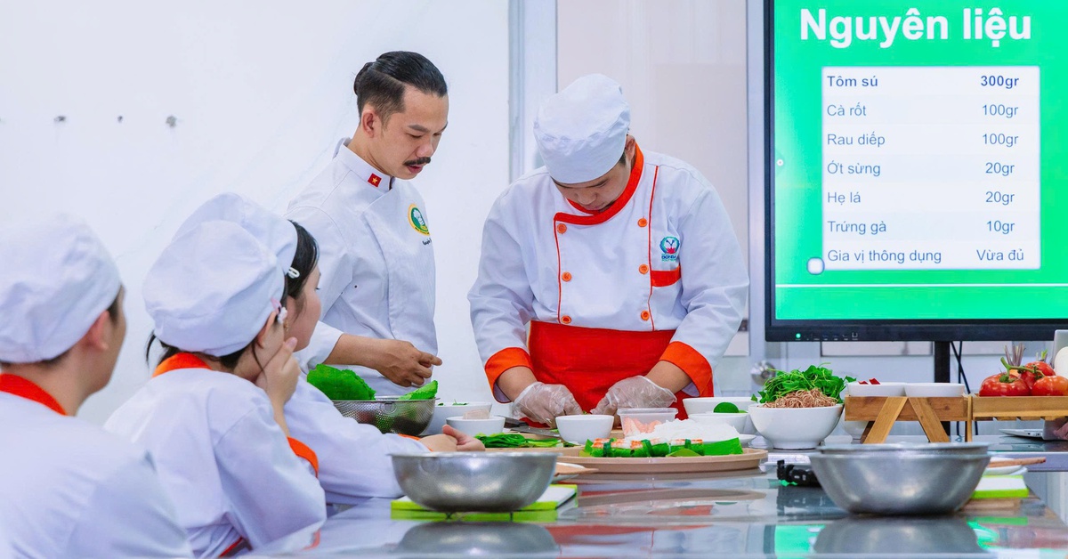 Siêu đầu bếp nhắc học nghề bếp không thể chỉ biết nấu nướng
