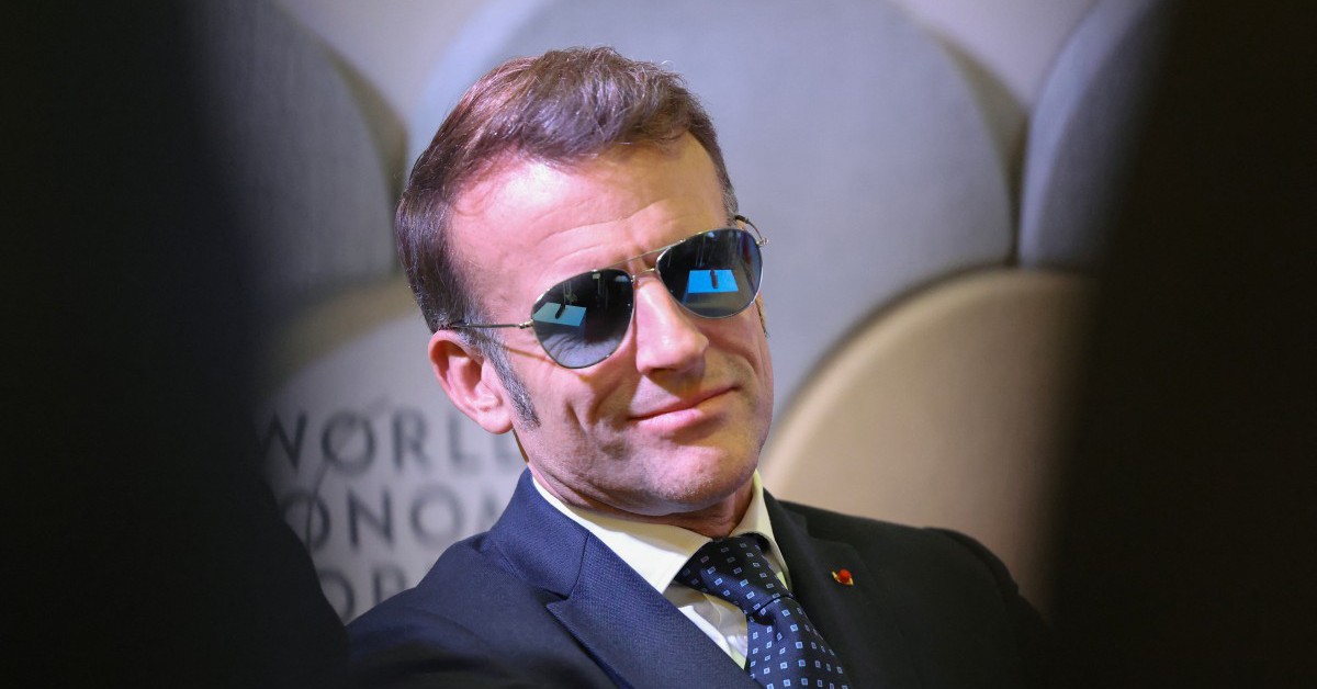 Tổng thống Macron đeo kính râm ở Davos, hãng kính Pháp ‘vỡ trận’ vì đơn đặt hàng