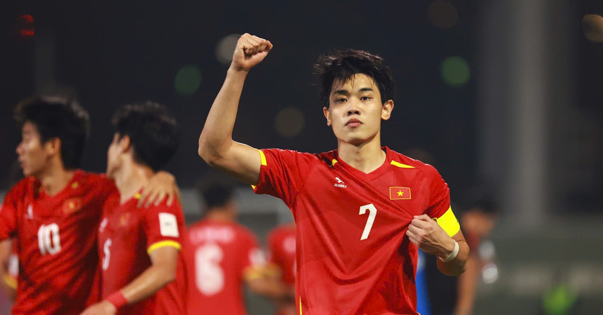 Nhận thẻ đỏ, Đình Bắc không thể khoác áo tuyển Việt Nam đấu Malaysia