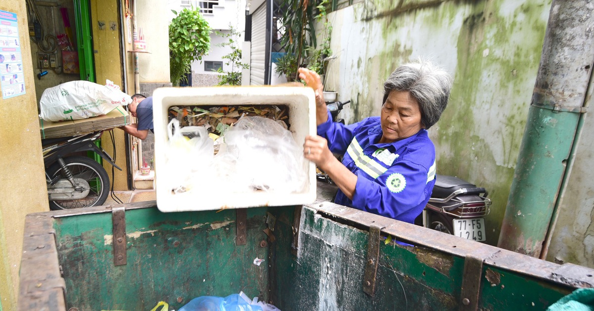 Báo Tuổi Trẻ cùng PRO Việt Nam ‘gửi mùa xuân’ đến người thu gom rác