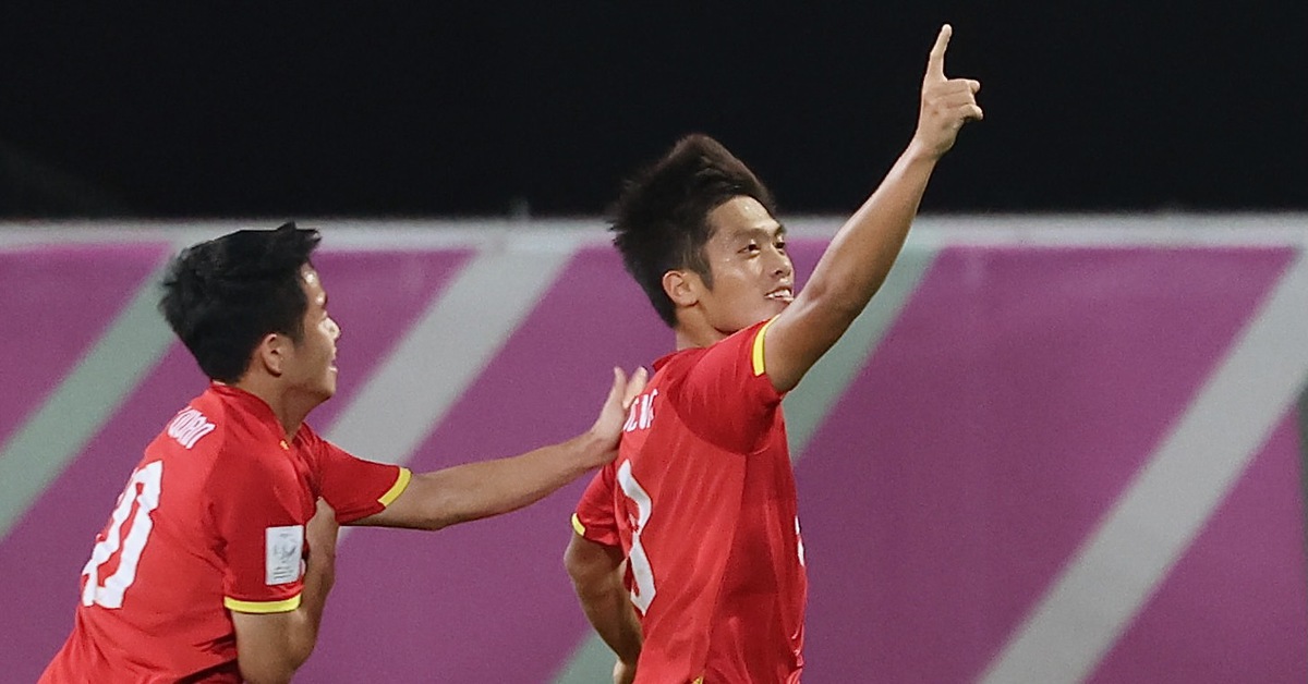 Quốc Việt tri ân Hiểu Minh ở trận gặp U23 Hàn Quốc