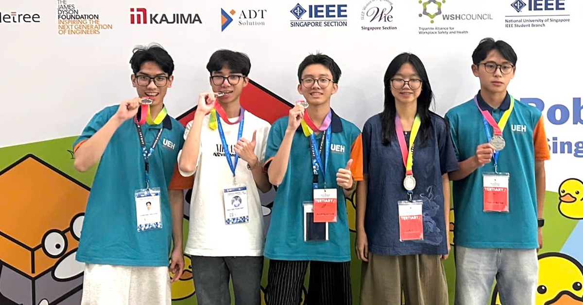 SV ĐH Kinh tế TP.HCM đoạt giải nhì cuộc thi lập trình robot 2026 tại Singapore