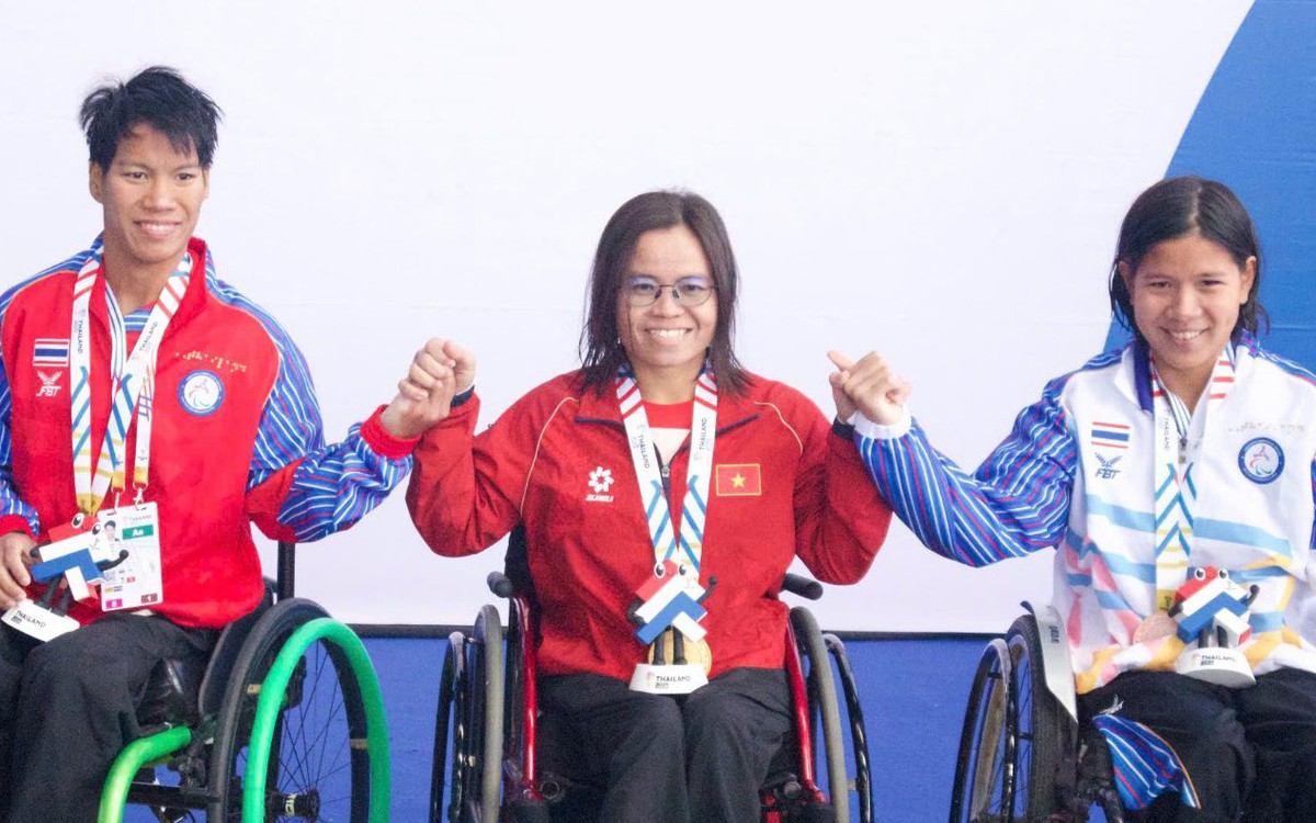 Cô gái bại liệt lần thứ 2 phá kỷ lục môn bơi ở Para Games 13