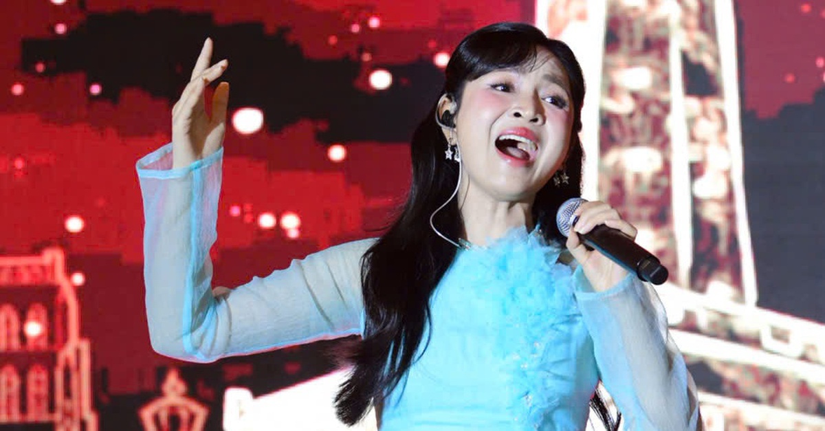 Ngọc Linh, Duyên Quỳnh, Minh Hoàng hát phục vụ người thu gom rác