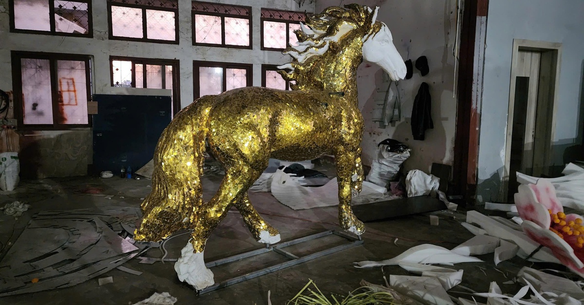 Linh vật ngựa của nghệ nhân trẻ giúp người nghèo ấm lòng dịp Tết