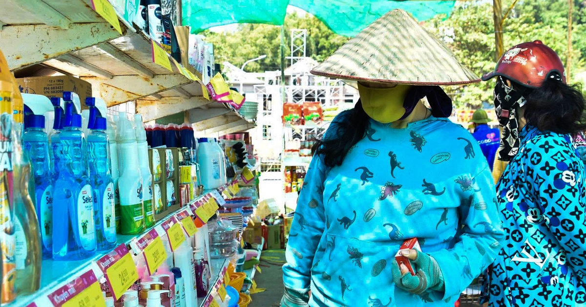 200 tấn hàng bình ổn vượt biển phục vụ dân đảo sắm Tết