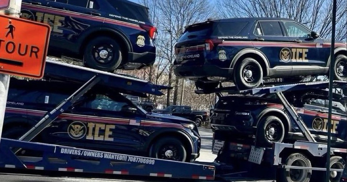 Giữa lúc biểu tình chống ICE leo thang, xuất hiện hình ảnh giả về xe ICE bị tịch thu