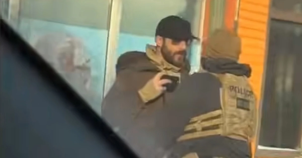 Vụ đặc vụ ICE bắn chết người: Báo Mỹ tung video hé lộ nạn nhân không hề cầm súng