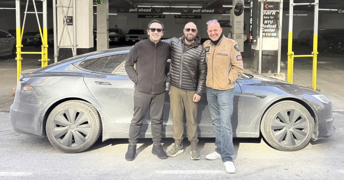 Xe điện lập kỷ lục tự lái xuyên nước Mỹ hoàn toàn, tài xế 'ngồi chơi xơi nước'