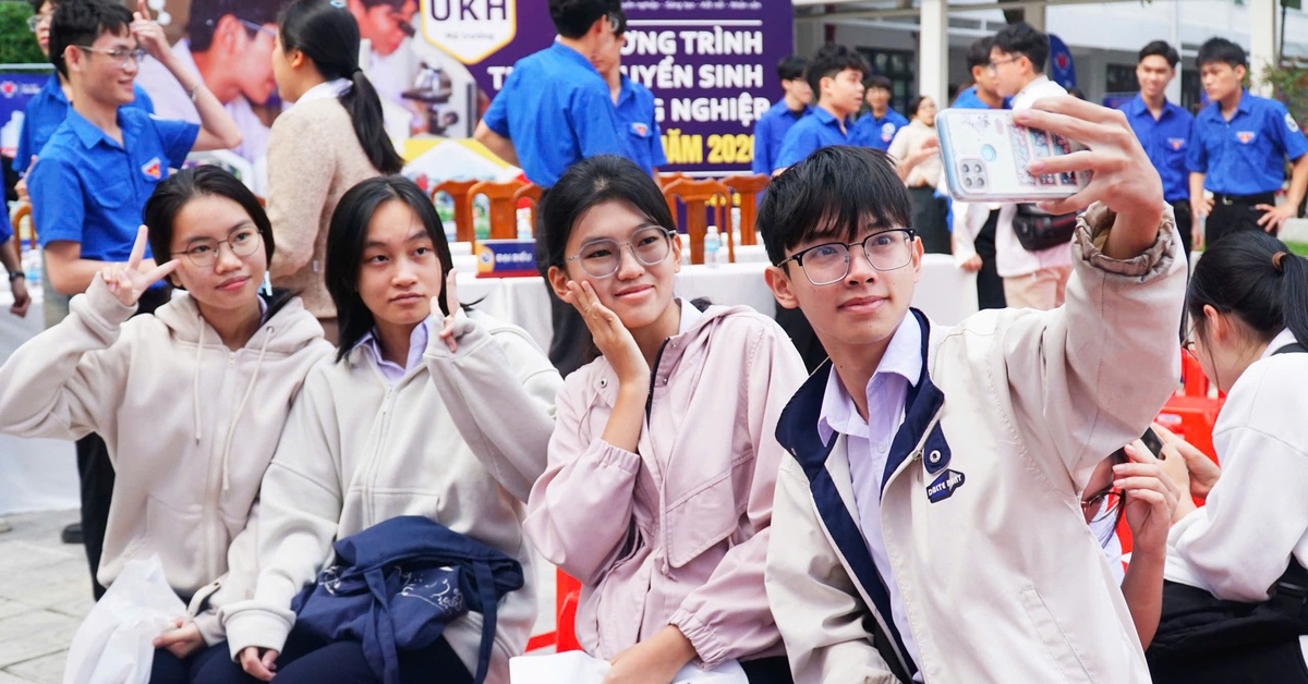 Học sinh lo lắng AI có thể thay thế con người trong tương lai, thầy cô trấn an