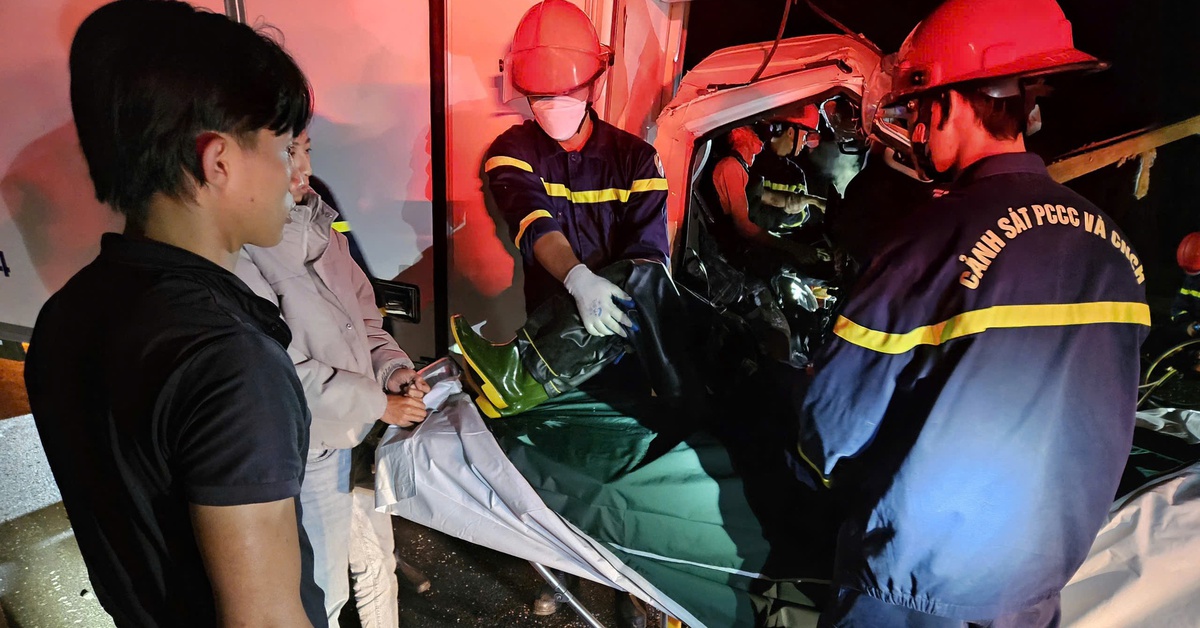 2 xe tải tông trực diện, 2 người thiệt mạng