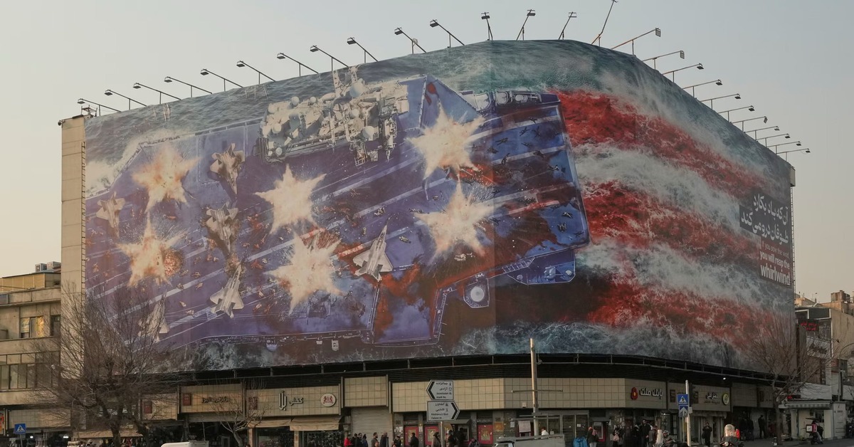 'Gieo gió ắt gặt bão': Iran tung bích họa khổng lồ dọa đáp trả khi tàu chiến Mỹ áp sát