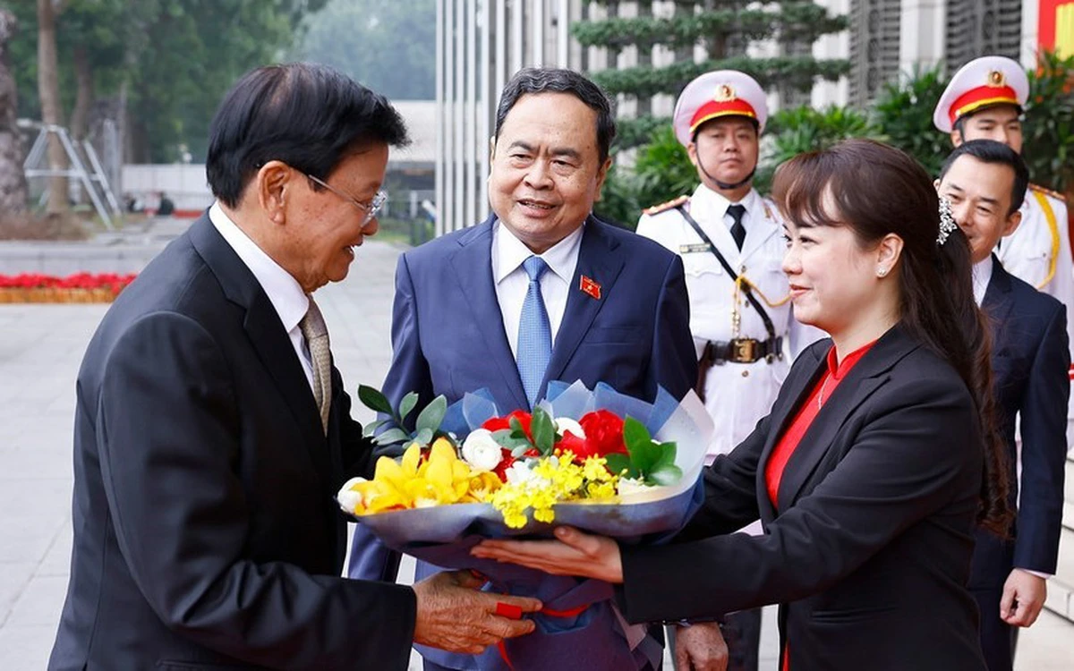 Chủ tịch Quốc hội hội kiến Tổng Bí thư, Chủ tịch nước Lào