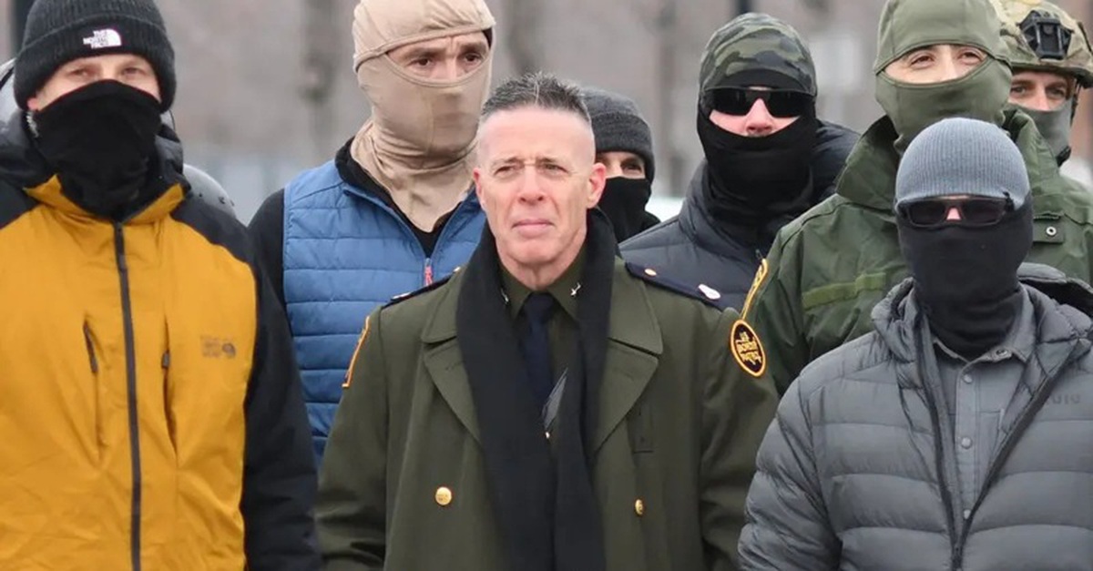 Xôn xao thông tin một chỉ huy Tuần tra biên giới Mỹ mặc áo khoác giống thời Đức Quốc xã?