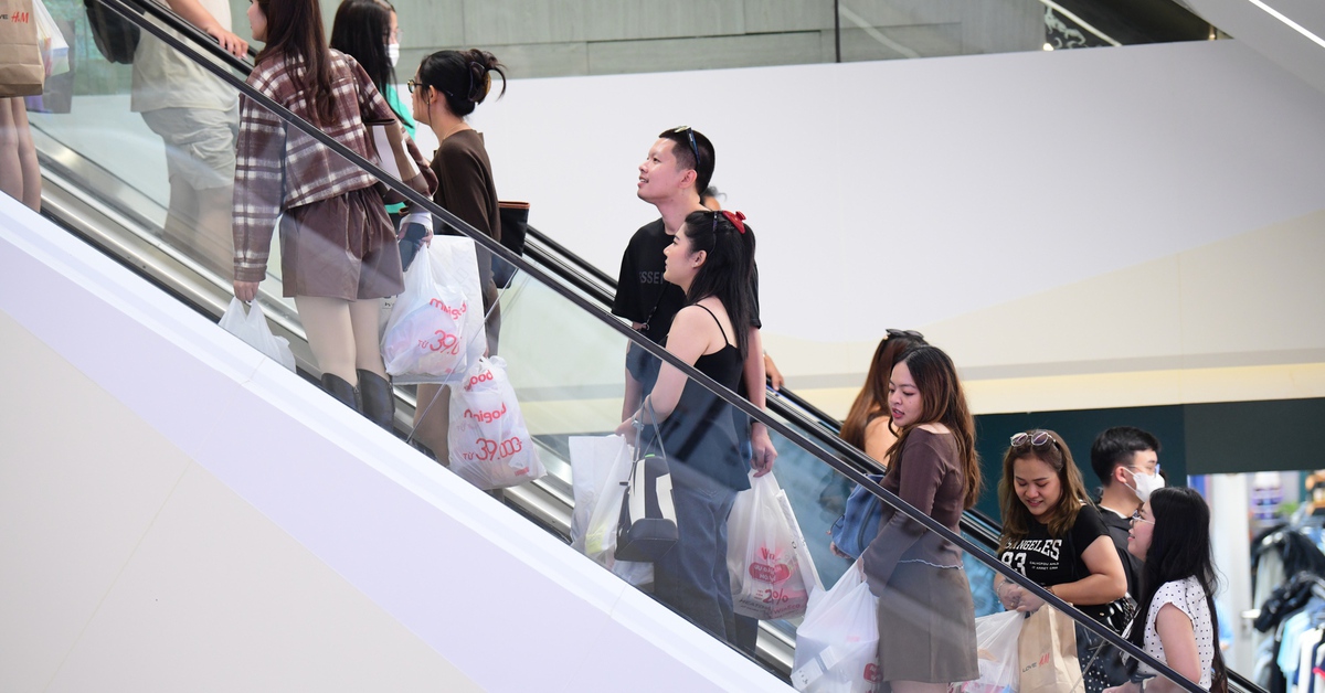 Giá mặt bằng TP.HCM: Mall kín chỗ, nhà phố trung tâm treo biển dài ngày