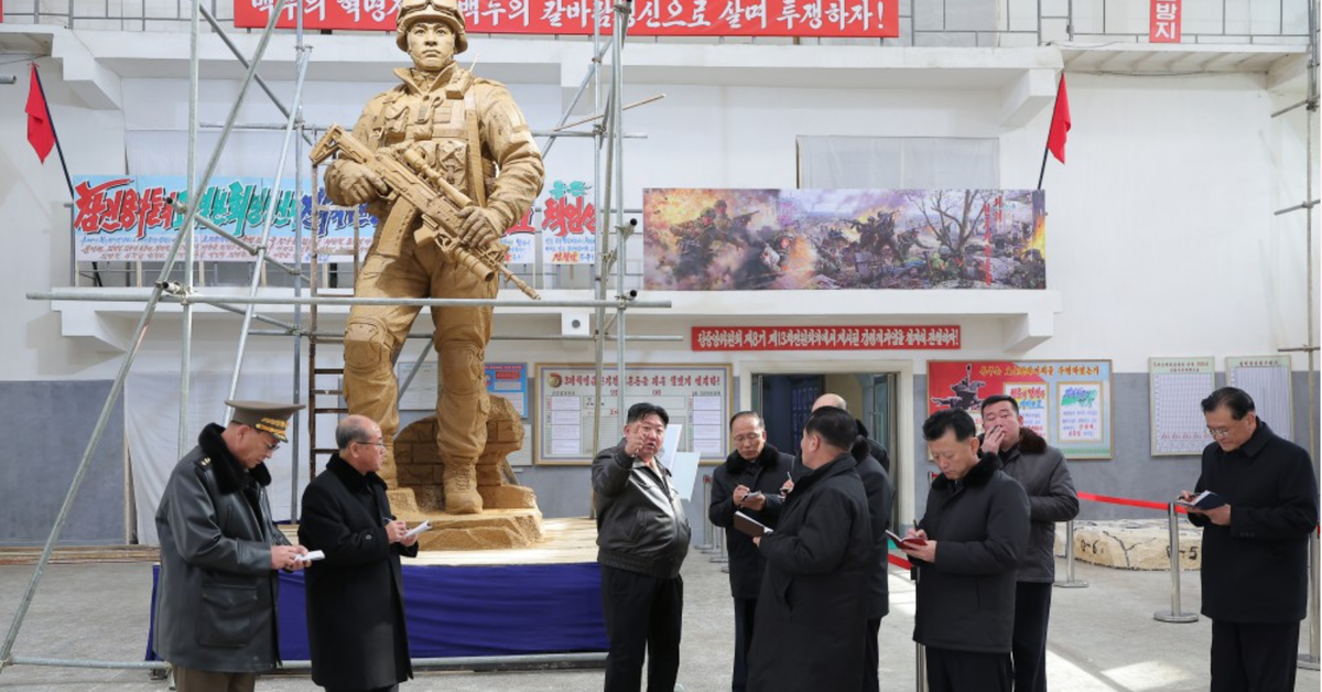 Ông Kim Jong Un thị sát xây tượng đài binh sĩ Triều Tiên tử trận ở nước ngoài