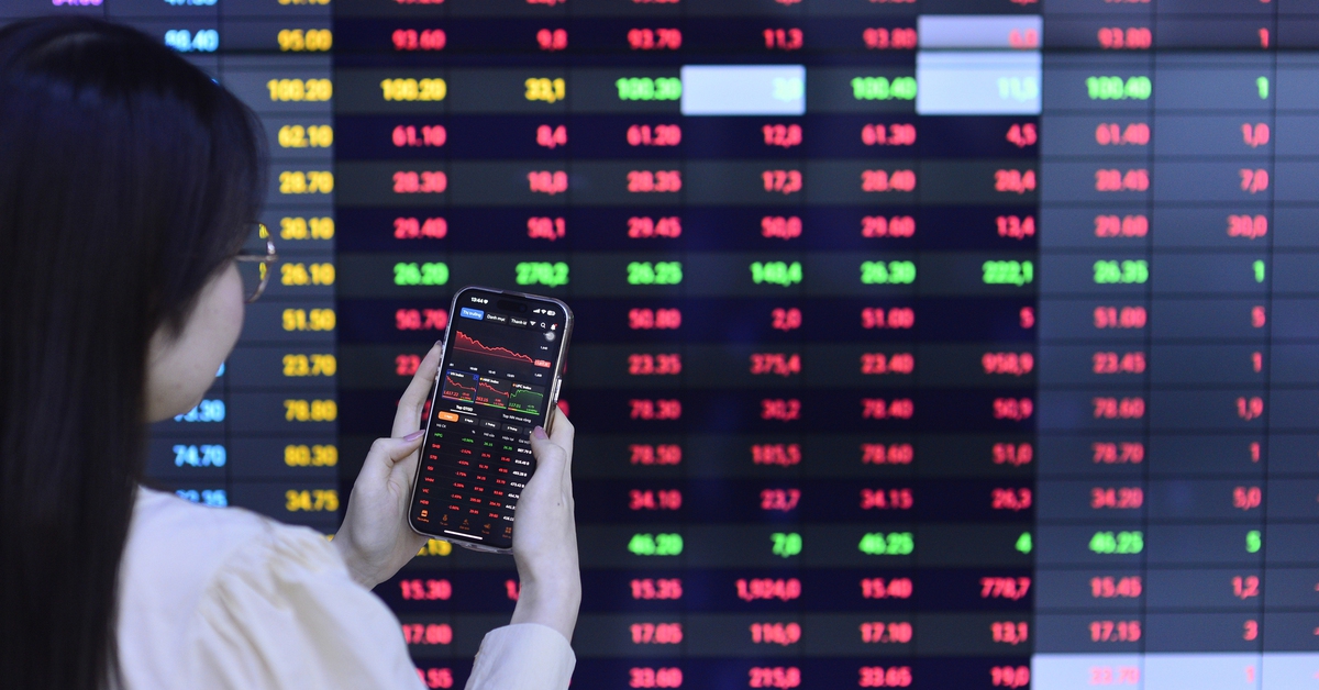 Chứng khoán chưa ngừng giảm, VN-Index rơi gần 30 điểm