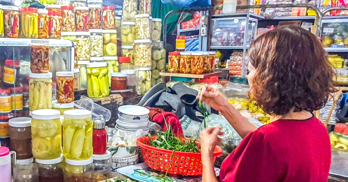 Săn đặc sản ăn chơi ngày Tết - Kỳ 1: Chát chát chua chua nhưng phải bỏ tiền mà mua