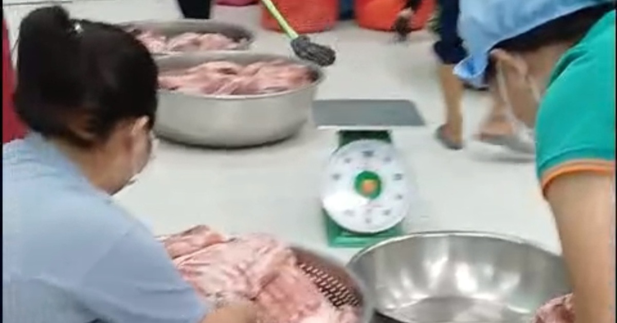 Làm rõ vụ thịt heo không tươi vào trường tiểu học ở TP.HCM