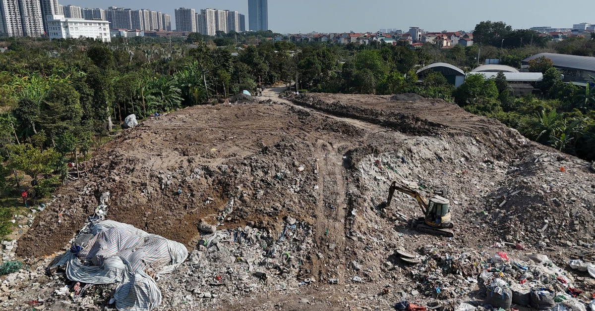 Khởi tố 3 giám đốc công ty môi trường tùy tiện đổ hàng ngàn tấn rác thải xây dựng ra môi trường