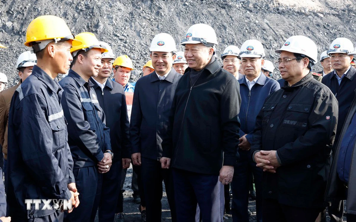 Tổng Bí thư Tô Lâm cùng Thủ tướng Phạm Minh Chính thăm công nhân ngành than
