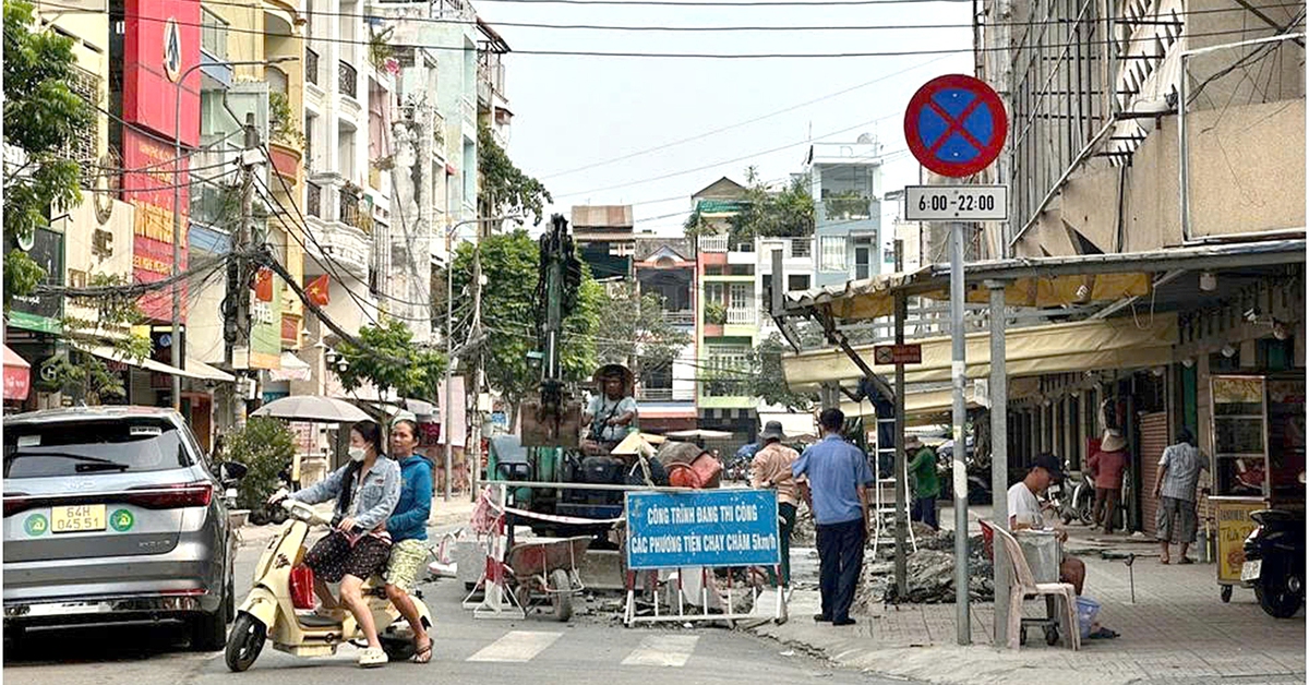 Đào đường đừng kéo dài tiến độ, xin nhớ những cửa hàng im lìm đóng cửa của người dân