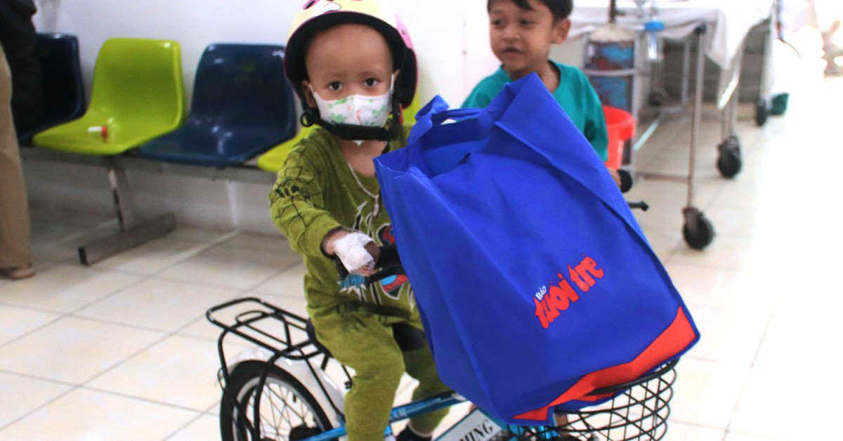 Đón Tết ở bệnh viện mà lòng vẫn ấm khi có quà Ước mơ của Thúy