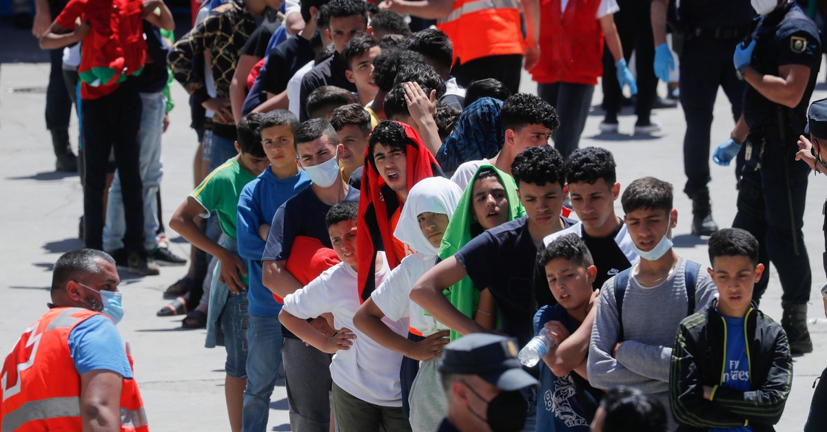 Tây Ban Nha đi ngược châu Âu, hợp thức hóa cư trú cho 500.000 người nhập cư không giấy tờ