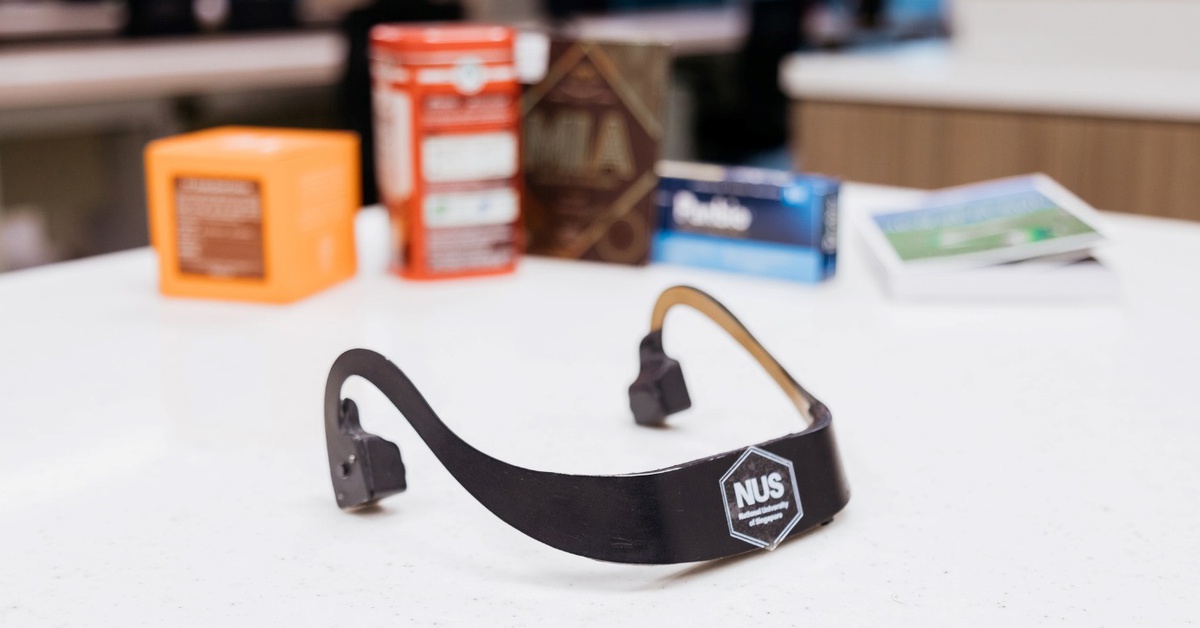 Singapore ra mắt kính AI hỗ trợ người khiếm thị di chuyển, mua sắm