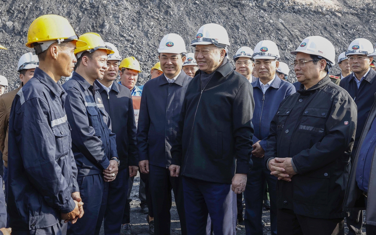 Tổng Bí thư Tô Lâm cùng Thủ tướng Phạm Minh Chính thăm công nhân ngành than