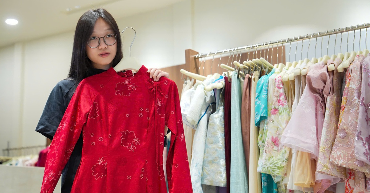 Áo dài Tết vào 'đường đua' sớm, người mua thắt chặt hầu bao