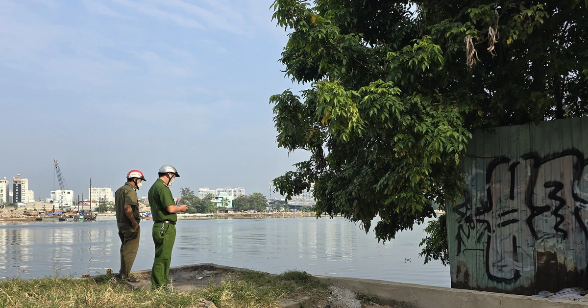 Phát hiện xác chết dưới rạch Giồng Ông Tố