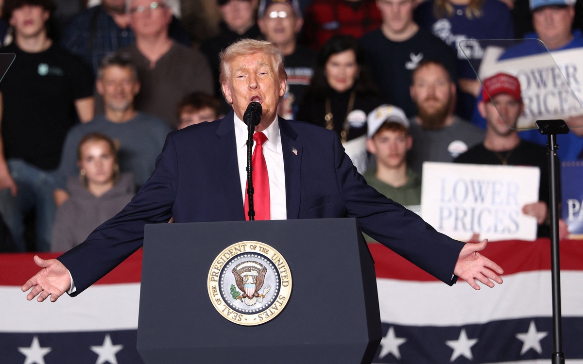 Ông Trump nói 'có thêm' một hạm đội đang tiến về phía Iran