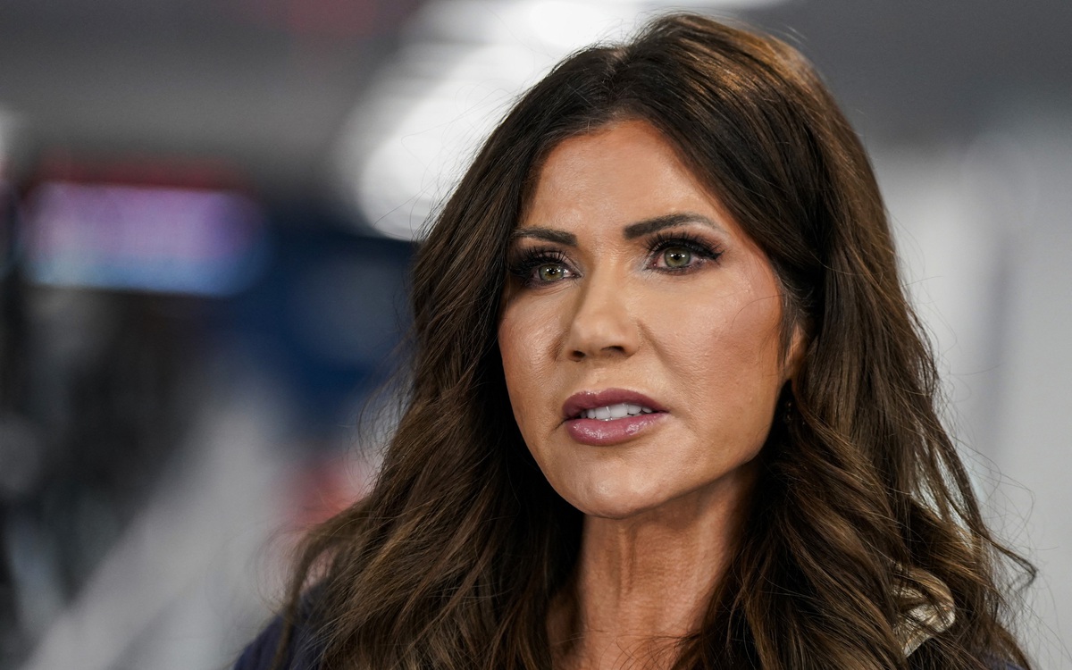 Đảng Dân chủ đòi cách chức Bộ trưởng An ninh Nội địa, ông Trump kiên quyết bảo vệ