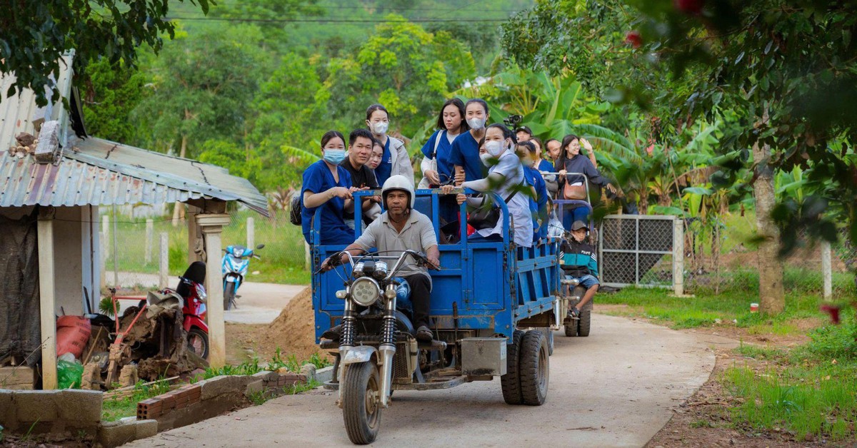 Long Châu tri ân đội ngũ chuyên viên y tế sau 1 năm cật lực phục vụ khách hàng
