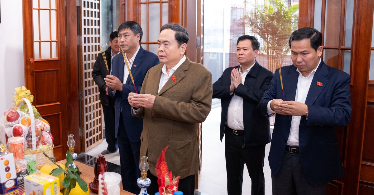 Chủ tịch Quốc hội Trần Thanh Mẫn dâng hương tưởng nhớ cố Tổng Bí thư Nguyễn Phú Trọng