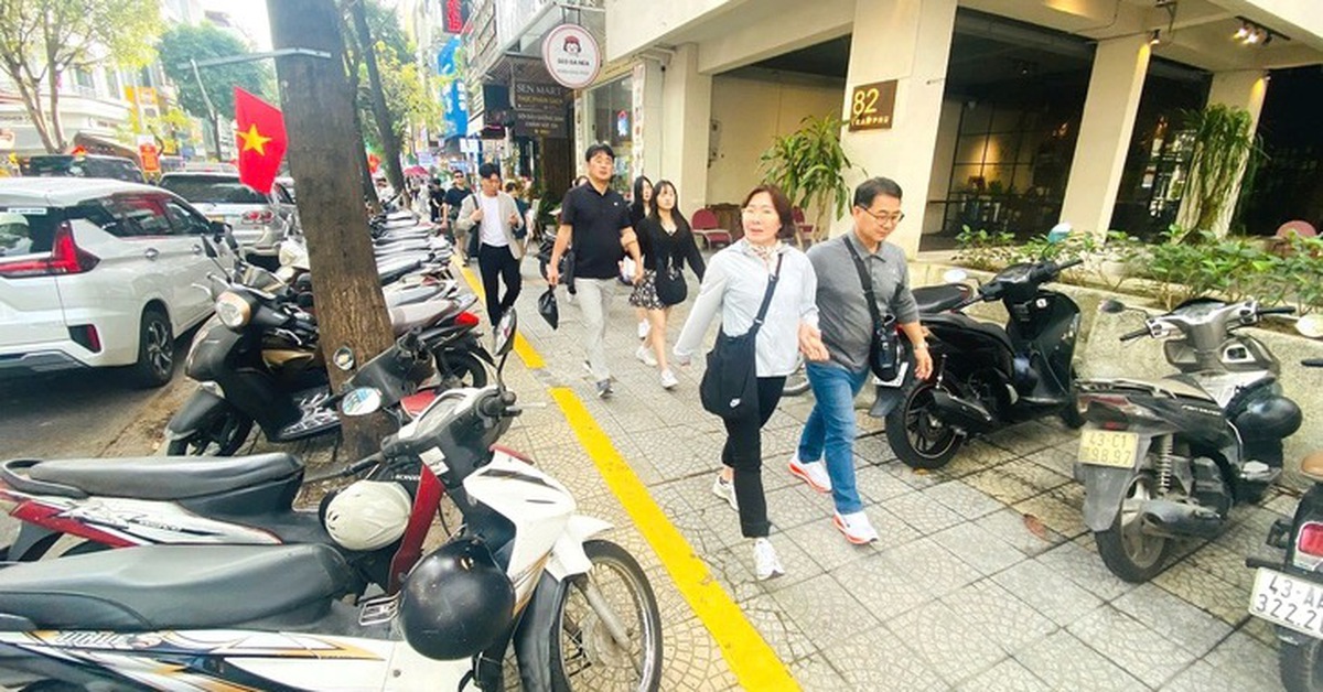 Cấp phép kinh doanh mặt tiền đường yêu cầu phải có chỗ để xe cho khách, không lấn chiếm vỉa hè?