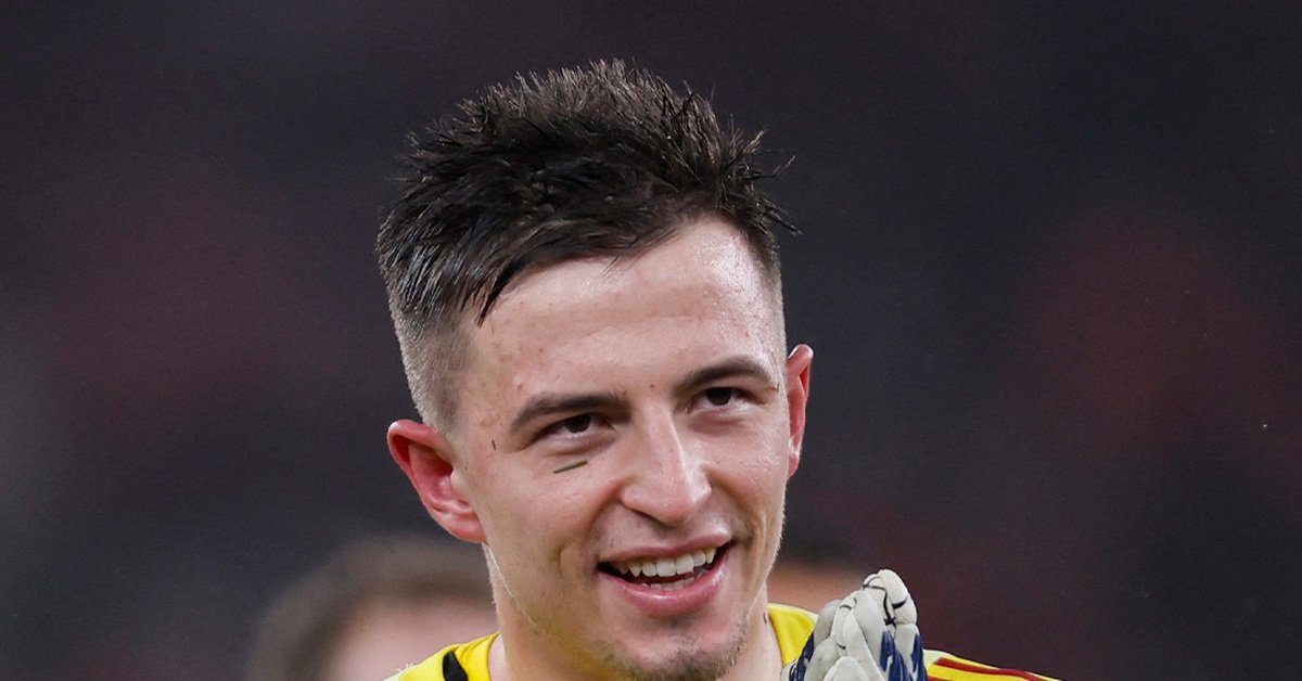 Thủ môn Benfica đi vào lịch sử sau bàn thắng không tưởng vào lưới Real Madrid